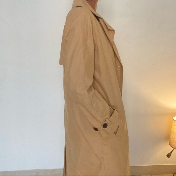 Zara trench coat in camel tan, double breasted with black buttons and tie belt - Picture 3 of 6